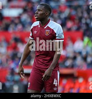 SÉVILLE, ESPAGNE - MARS 10: Kurt Zouma du jambon de l'Ouest Uni pendant le match de l'UEFA Europa League entre Séville et le jambon de l'Ouest Uni à Ramon Sanchez Pizjuan le 10 mars 2022 à Séville, Espagne (photo par Dax Images/Orange Pictures) Banque D'Images