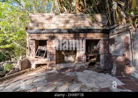 La ruine excessive du feu a endommagé la maison dans la région naturelle populaire de Solstice Canyon dans le terrain de loisirs national des montagnes de Santa Monica près de Malibu, Cal Banque D'Images