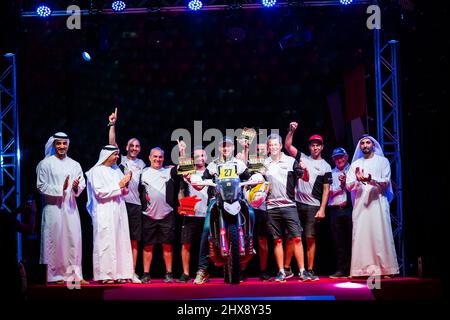 Abu Dhabi, Émirats arabes Unis. 10th mars 2022. 27 RODRIGUES Joaquim (prt), Hero Motorsports Team Rally, Hero 450 Rally, FIM W2RC, ambiance sur le podium du Abu Dhabi Desert Challenge 2022, le 10 mars 2022 à Abu Dhabi, Émirats arabes Unis - photo Bastien Roux / DPPI crédit: DPPI Media/Alay Live News Banque D'Images