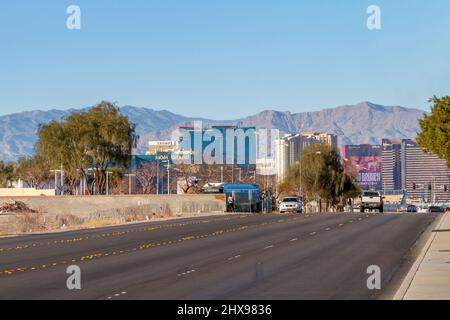 Las Vegas, Nevada, États-Unis – 17 février 2022 : vue sur la ville de Las Vegas, Nevada, depuis la région de Paradise Street. Banque D'Images