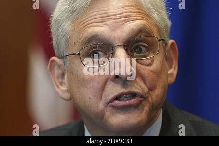 Washington DC, États-Unis. 10th mars 2022. Le procureur général des États-Unis, Merrick Garland, convoque une réunion des chefs de composante du ministère de la Justice avant l'anniversaire de sa prestation de serment au ministère de la Justice à Washington, DC, le jeudi 10 mars 2022. Garland a prêté serment le 11 mars 2021. Photo de piscine par Kevin Lamarque/UPI crédit: UPI/Alay Live News Banque D'Images