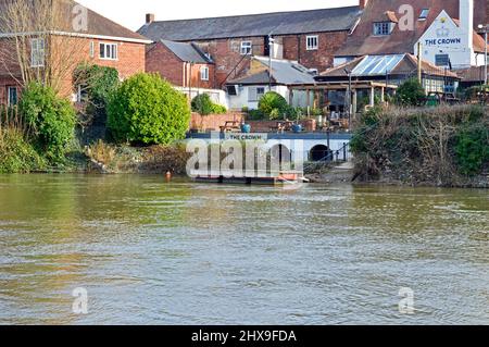 SHREWSBURY. SHROPSHIRE. ANGLETERRE. 02-26-22. Le niveau d'eau élevé sur la rivière Severn dans le Coleham est de la ville causée par la tempête du 2022 février Banque D'Images