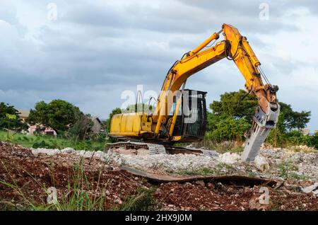 Marteau de pelle hydraulique au repos Banque D'Images