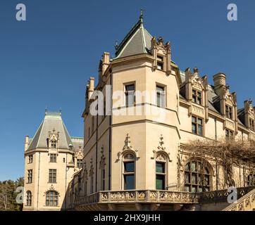 Asheville, Caroline du Nord, États-Unis - 1 mars 2022 : en dehors de l'emblématique domaine Biltmore à Asheville, Caroline du Nord. Banque D'Images