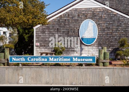 Beaufort, Caroline du Nord, États-Unis - 14 février 2022 : panneau du Musée maritime de Caroline du Nord à Beaufort. Caroline du Nord. Banque D'Images