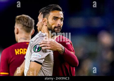 Arnhem, pays-Bas. 10th mars 2022. ARNHEM, PAYS-BAS - MARS 10: Gardien de but Rui Patricio d'AS Roma, Lorenzo Pellegrini d'AS Roma célébrant la victoire lors de la Ligue de conférence UEFA Europa, Knockout stage, 1/8 finales match entre Vitesse et AS Roma à Gelredome le 10 mars 2022 à Arnhem, pays-Bas (photo par Jeroen Meuwsen/Orange Pictures) Credit: Orange pics BV/Alay Live News Banque D'Images