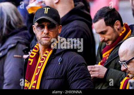 Arnhem, pays-Bas. 10th mars 2022. ARNHEM, PAYS-BAS - MARS 10: Fan supporter de AS Rome pendant la Ligue de conférence UEFA Europa, Knockout stage, 1/8 finales match entre vitesse et AS Roma à Gelredome le 10 mars 2022 à Arnhem, pays-Bas (photo de Jeroen Meuwsen/Orange Pictures) Credit: Orange pics BV/Alay Live News Banque D'Images