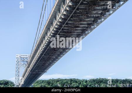 Pont George Washington, Hudson River, vue à angle bas de New York City, New York à fort Lee, New Jersey, États-Unis Banque D'Images