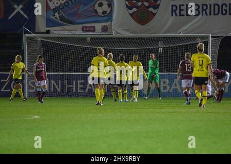 Londres, Royaume-Uni. 10th mars 2022. Sam Kerr (20 Chelsea FC) célèbre avec ses coéquipiers le quatrième but de Chelsea lors du match de Super League FA Womens entre West Ham Utd et Chelsea FC au stade de construction de Chigwell à Londres, Angleterre crédit : SPP Sport Press photo. /Alamy Live News Banque D'Images