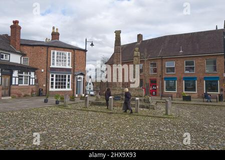 Sandbach à Cheshire avec des croix de pierre saxonnes anciennes Banque D'Images