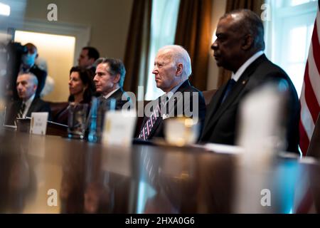 Washington, Vereinigte Staaten. 11th mars 2022. Le Président des États-Unis, Joe Biden, rencontre son Excellence Iván Duque Márquez, Président de la République de Colombie, dans la salle du Cabinet de la Maison Blanche à Washington, DC, le jeudi, mars. 10, 2022. Crédit : Doug Mills/Pool via CNP/dpa/Alay Live News Banque D'Images