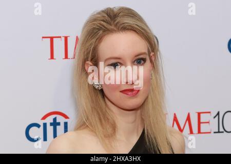 Elizabeth Holmes participe au GALA DE 100, les 100 personnes les plus influentes DU TEMPS dans le monde au Jazz au Lincoln Center le 21 avril 2015 à New York. Banque D'Images