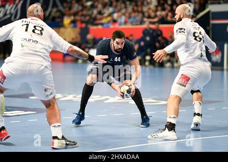 Paris, France. 10th mars 2022. Nikola Karabatic du PSG lors du match de handball de la Ligue des champions de l'EHF, phase de groupe entre Paris Saint-Germain (PSG) Handball et Telekom Veszprem (KSE) le 10 mars 2022 au stade Pierre de Coubertin à Paris, France. Crédit: Victor Joly/Alay Live News crédit: Victor Joly/Alay Live News Banque D'Images
