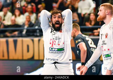 Paris, France. 10th mars 2022. Jorge Maqueda Peno, de Telekom Veszprem, réagit lors du match de handball de la phase du groupe de l'EHF entre Paris Saint-Germain (PSG) Handball et Telekom Veszprem (KSE) le 10 mars 2022 au stade Pierre de Coubertin à Paris, en France. Photo de Victor Joly/ABACAPRESS.COM crédit: Victor Joly/Alay Live News Banque D'Images