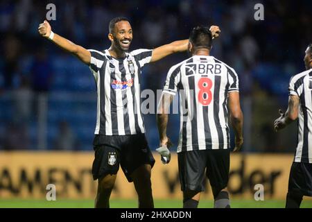 Florianópolis (SC), 10/03/2022 - Futebol / Copa do Brasil - Jogadores do Ceilândia comemoram a vitória da partida entre Avaí X Ceilândia válida pela s. Banque D'Images