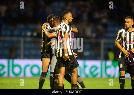 Florianópolis (SC), 10/03/2022 - Futebol / Copa do Brasil - Jogadores do Ceilândia comemoram a vitória da partida entre Avaí X Ceilândia válida pela s. Banque D'Images