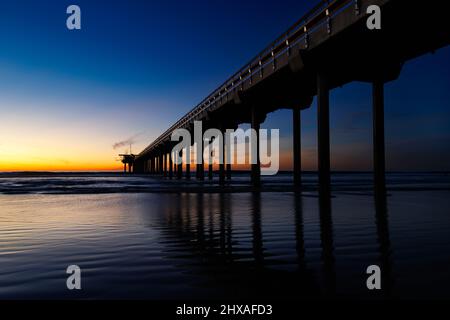 La JOLLA, CALIFORNIE. 9 février 2021. Scripps Pier au coucher du soleil. Photo : Mark Johnson/Ironstring Banque D'Images