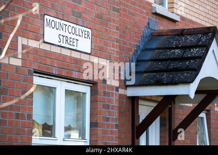 Mountcollyer Street à Belfast, Irlande du Nord. Où le film autobiographique de l'âge de la venue 'Belfast' écrit et réalisé par Kenneth Branagh est mis en place. Banque D'Images