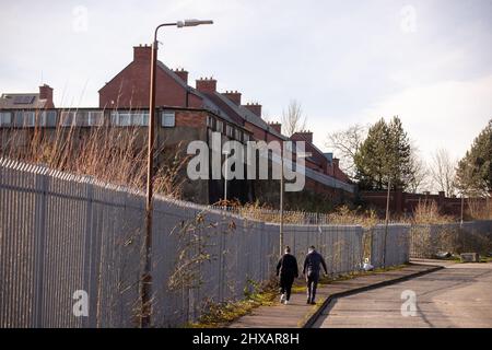 Mountcollyer Street à Belfast, Irlande du Nord. Où le film autobiographique de l'âge de la venue 'Belfast' écrit et réalisé par Kenneth Branagh est mis en place. Banque D'Images