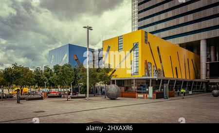 Brisbane, Australie - bâtiment coloré de la bibliothèque de Brisbane Square Banque D'Images