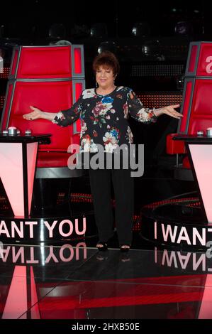 25 novembre 2021 Milan. Photocall dans les studios de télévision de la RAI du programme 'The Voice Senior'. Photo : la chanteuse Orietta Berti Banque D'Images