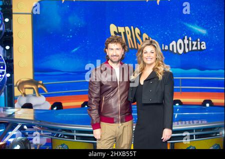 23 septembre 2021 Milan - Striscia la Notizia dans le théâtre de télévision Mediaset. Photo Alessandro Siani, Vanessa Incontrada, Banque D'Images