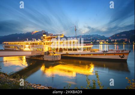 Bateau de croisière historique à Dawn, Koblenz - Allemagne Banque D'Images