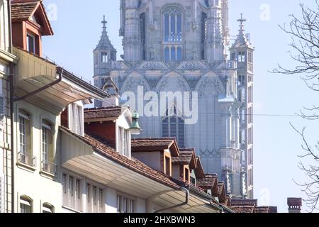 Bern paysage urbain avec tour de Berne Minster, église réformée dans la vieille ville de Berne, Suisse. Banque D'Images