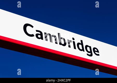 Panneau indiquant Cambridge à la gare de Cambridge, Cambridgeshire, Royaume-Uni Banque D'Images