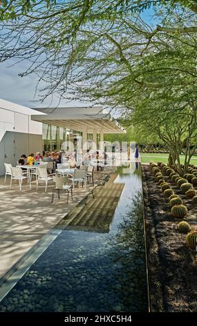 Sunnylands Estate. Sunnylands est apparu sur la scène mondiale lorsque le domaine historique a été achevé en 1966. Il a depuis accueilli huit présidents américains Banque D'Images