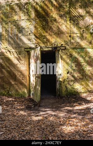 Le fort Fremont, sur l'île de Sainte-Hélène, en Caroline du Sud, est l'un des 2 forts côtiers laissés de la période de guerre hispano-américaine. Banque D'Images