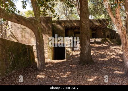 Le fort Fremont, sur l'île de Sainte-Hélène, en Caroline du Sud, est l'un des 2 forts côtiers laissés de la période de guerre hispano-américaine. Banque D'Images