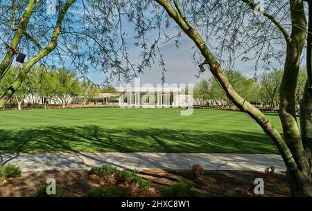 Sunnylands Estate. Sunnylands est apparu sur la scène mondiale lorsque le domaine historique a été achevé en 1966. Il a depuis accueilli huit présidents américains Banque D'Images