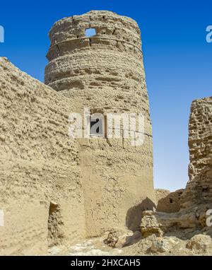 Historique Izki fort ruines près de la ville de Sinaw de l'Oman Banque D'Images