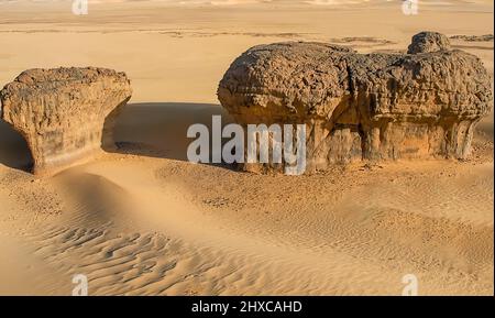 Roches altérées dans le Tassili n'Ajjer, dans le désert du Sahara, Banque D'Images