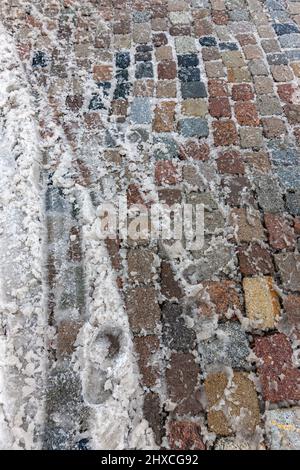 Sur une route pavée Banque D'Images