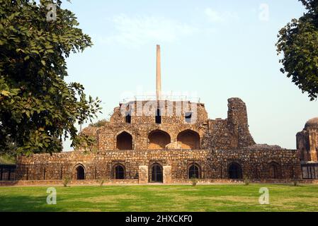 Ruines au fort de Firoz Shah Kotla à New Delhi, qui était la citadelle de Firoz Shah Tughlaq, le dirigeant du Sultanat de Delhi en 1351-88. Banque D'Images