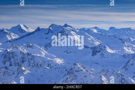 Vues depuis le pont d'observation du pic du midi de Bigorre en hiver (midi-Pyrénées, Occitanie, France, Pyrénées) ESP : vues sur le pic du midi Banque D'Images