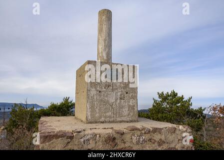 Vue depuis le sommet de la Tossal de la Baltasana (1200 m), le point culminant des montagnes Prades (Tarragone, Catalogne, Espagne) Banque D'Images