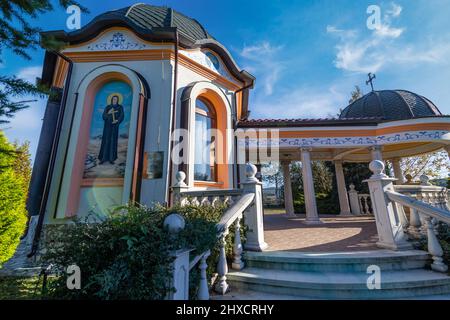 Belle petite chapelle Saint Petka près du village de Chavdar en Bulgarie Banque D'Images