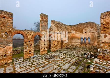 AGIOS ACHILLEIOS ISLET, GRÈCE. La basilique d'Agios Achilleios (Xe siècle), l'îlot d'Agios Achilleios, le lac Mikri Prespa, préfecture de Florina, Macédoine Banque D'Images