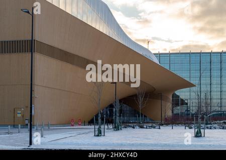 Helsinki, Finlande, décembre 2021, Bibliothèque publique centrale Oodi, vue détaillée de l'extérieur Banque D'Images