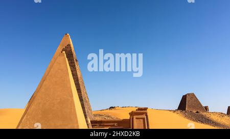 Pyramides du Meroe dans le désert du Sahara Banque D'Images