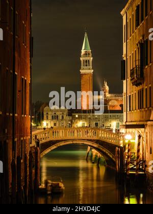 Vue sur San Giorgio avec l'église de San Giorgio Maggiore (Chiesa di San Giorgio Maggiore), Venise Banque D'Images