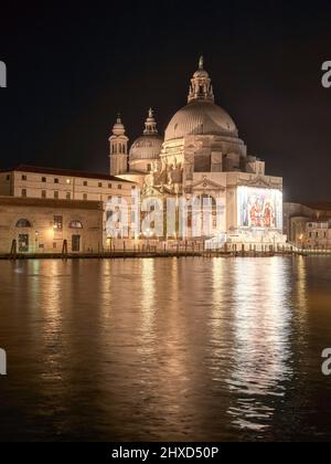 Vue sur la basilique Santa Maria della Salute, Venise Banque D'Images