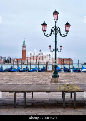 Vue sur San Giorgio avec l'église de San Giorgio Maggiore (Chiesa di San Giorgio Maggiore), Venise Banque D'Images