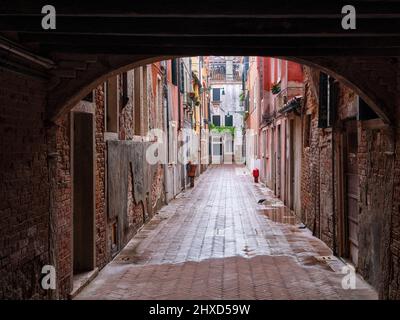 allée, rue, ligne d'arbre, maison, passage, canal, rivière, île, la Serenissima, le plus Serene, centre historique, centro storico, vieille ville historique, vieille ville, patrimoine mondial, UNESCO, monument du patrimoine mondial, vue, site historique Banque D'Images