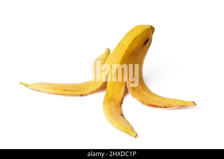 Gros plan d'une pelure de banane sur un fond blanc. Concept de déchets organiques Banque D'Images