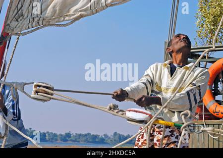 Voiles en coton égyptien à l'encolure ronde Banque D'Images