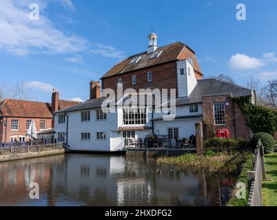 The Mill at Elstead - a Fuller's Pub and restaurant, Farnham Road, Elstead, Godalming, Surrey, Angleterre, Royaume-Uni Banque D'Images